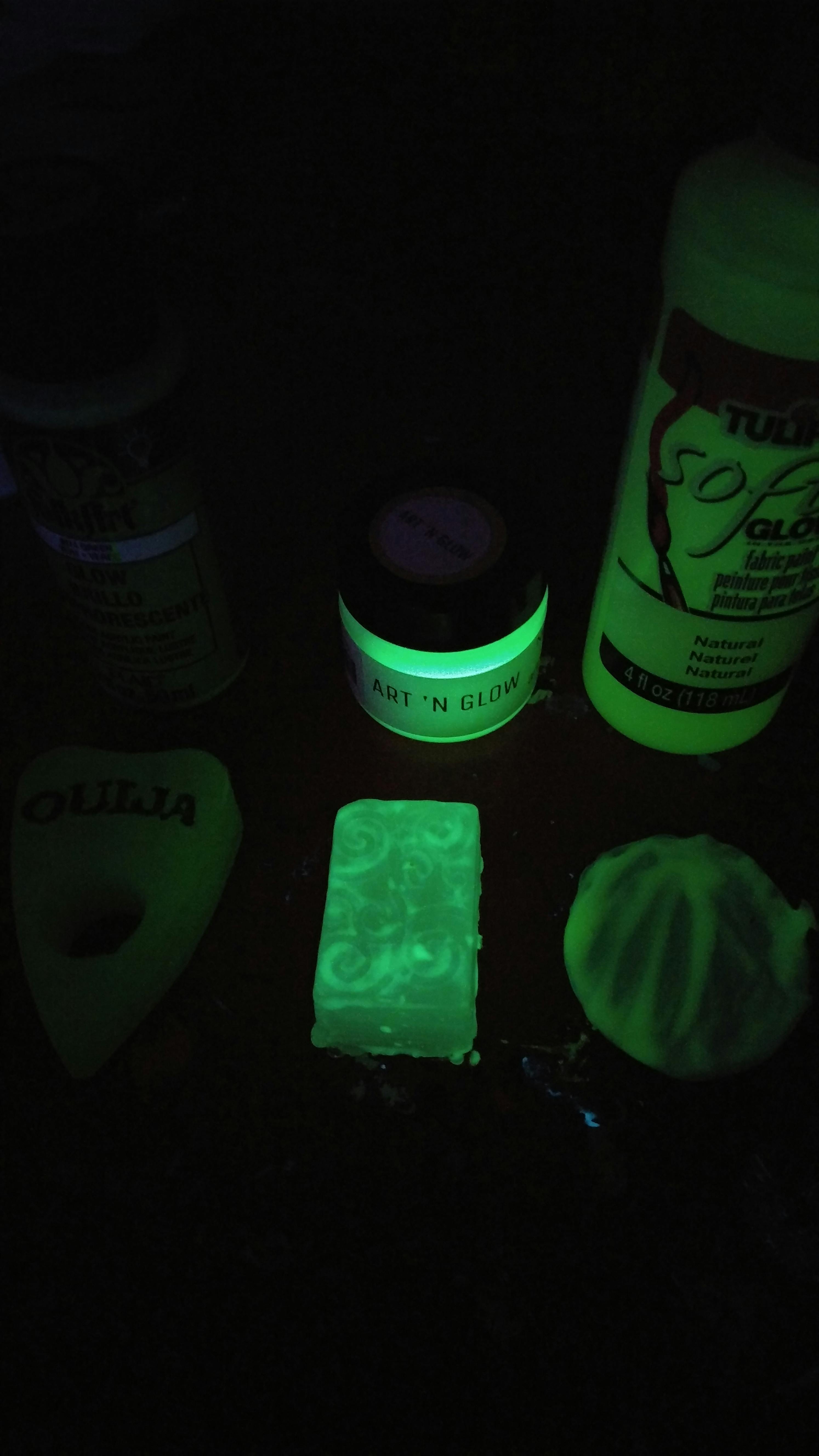 Bright Green Glow In The Dark Paint Phosphorescent Art 'N Glow